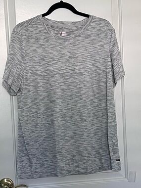 Mondetta XL women’s  Heathered Gray Short-Sleeve Crewneck Shirt